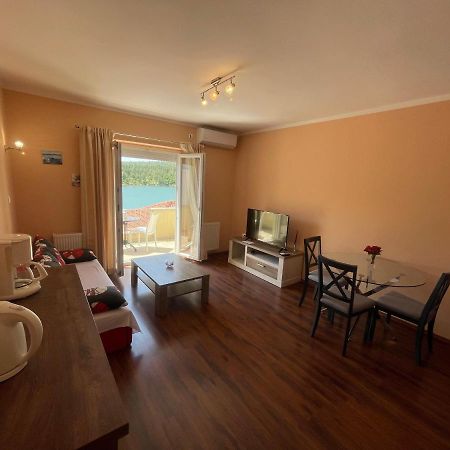 Apartments Duje Ribnica โอเบรอควาซ ภายนอก รูปภาพ