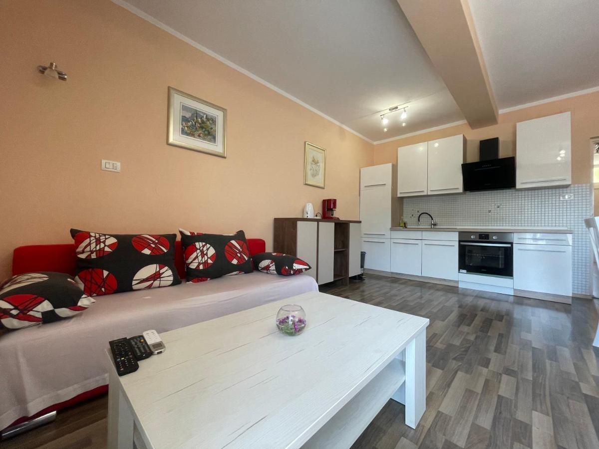 Apartments Duje Ribnica โอเบรอควาซ ภายนอก รูปภาพ