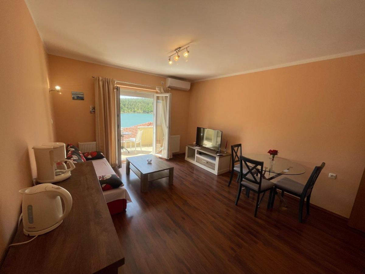 Apartments Duje Ribnica โอเบรอควาซ ภายนอก รูปภาพ