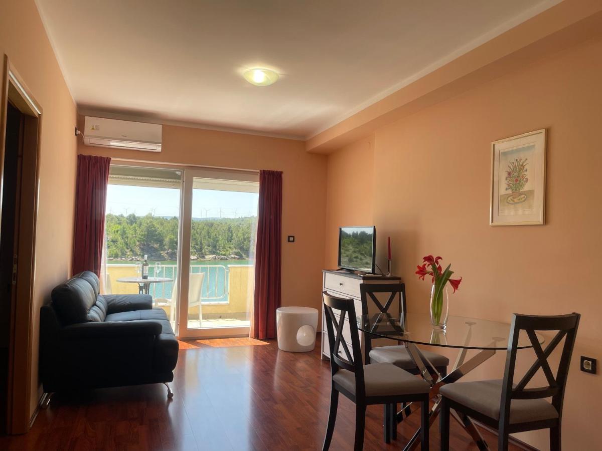 Apartments Duje Ribnica โอเบรอควาซ ภายนอก รูปภาพ