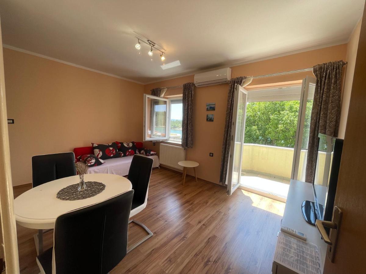 Apartments Duje Ribnica โอเบรอควาซ ภายนอก รูปภาพ