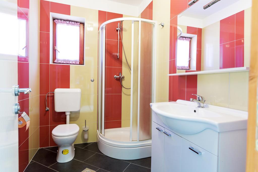 Apartments Duje Ribnica โอเบรอควาซ ภายนอก รูปภาพ