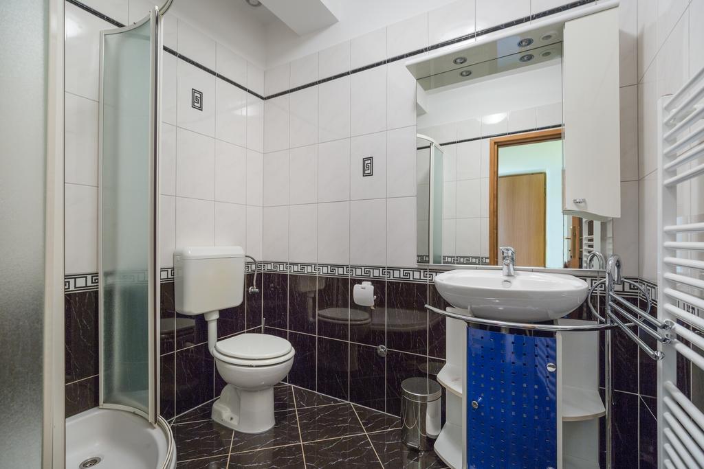 Apartments Duje Ribnica โอเบรอควาซ ภายนอก รูปภาพ