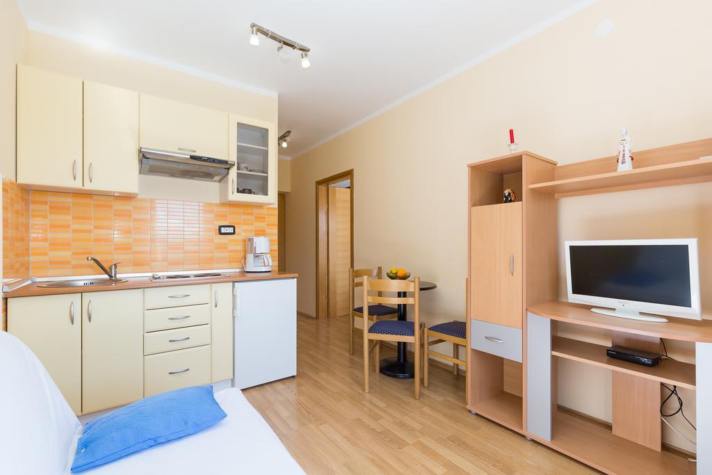 Apartments Duje Ribnica โอเบรอควาซ ภายนอก รูปภาพ