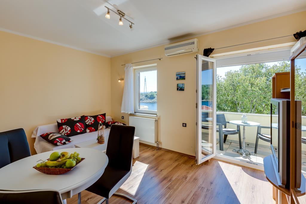 Apartments Duje Ribnica โอเบรอควาซ ภายนอก รูปภาพ