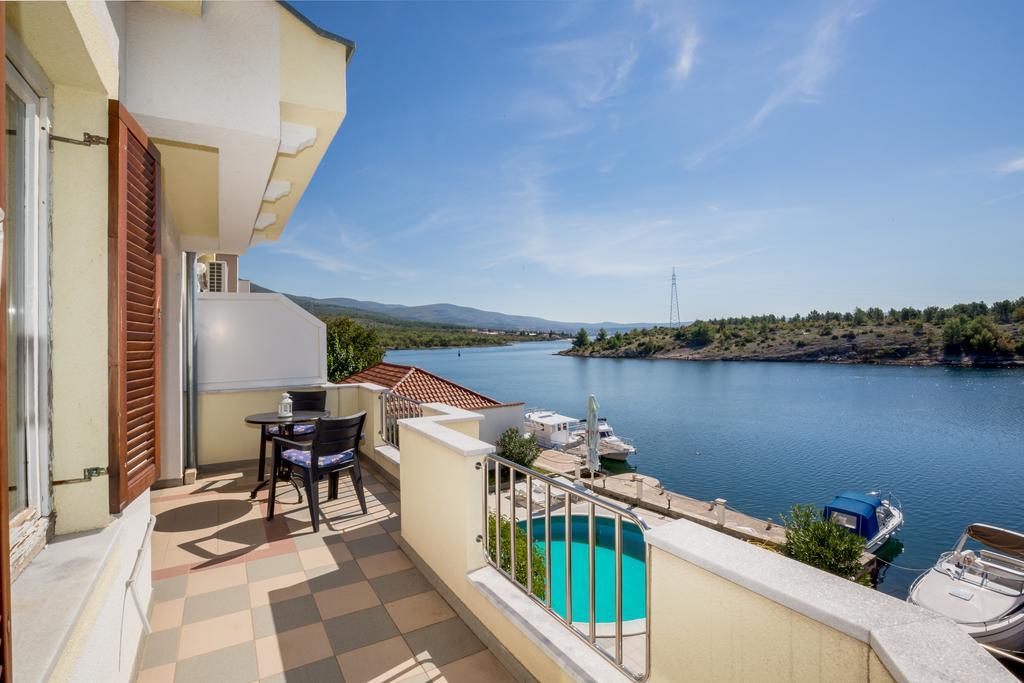 Apartments Duje Ribnica โอเบรอควาซ ภายนอก รูปภาพ